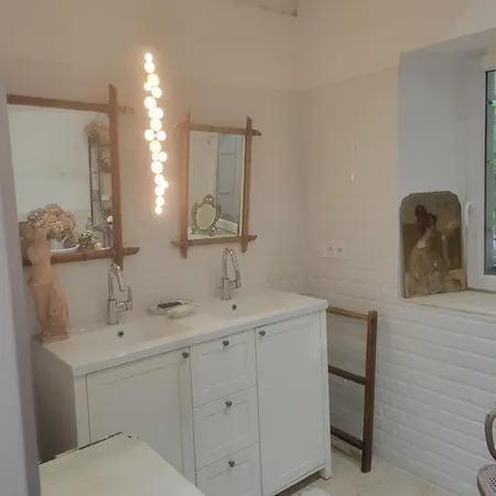 ベッド・アンド・ブレックファスト De Charme Les Quatre-Routes-du-Lot