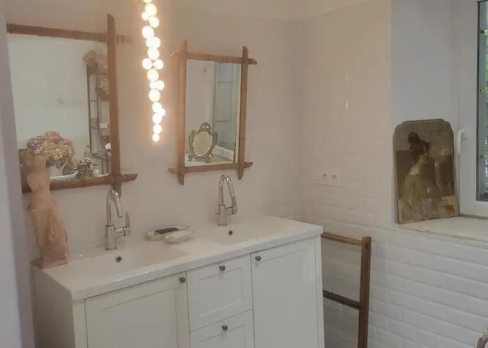 Nocleg ze śniadaniem De Charme Les Quatre-Routes-du-Lot